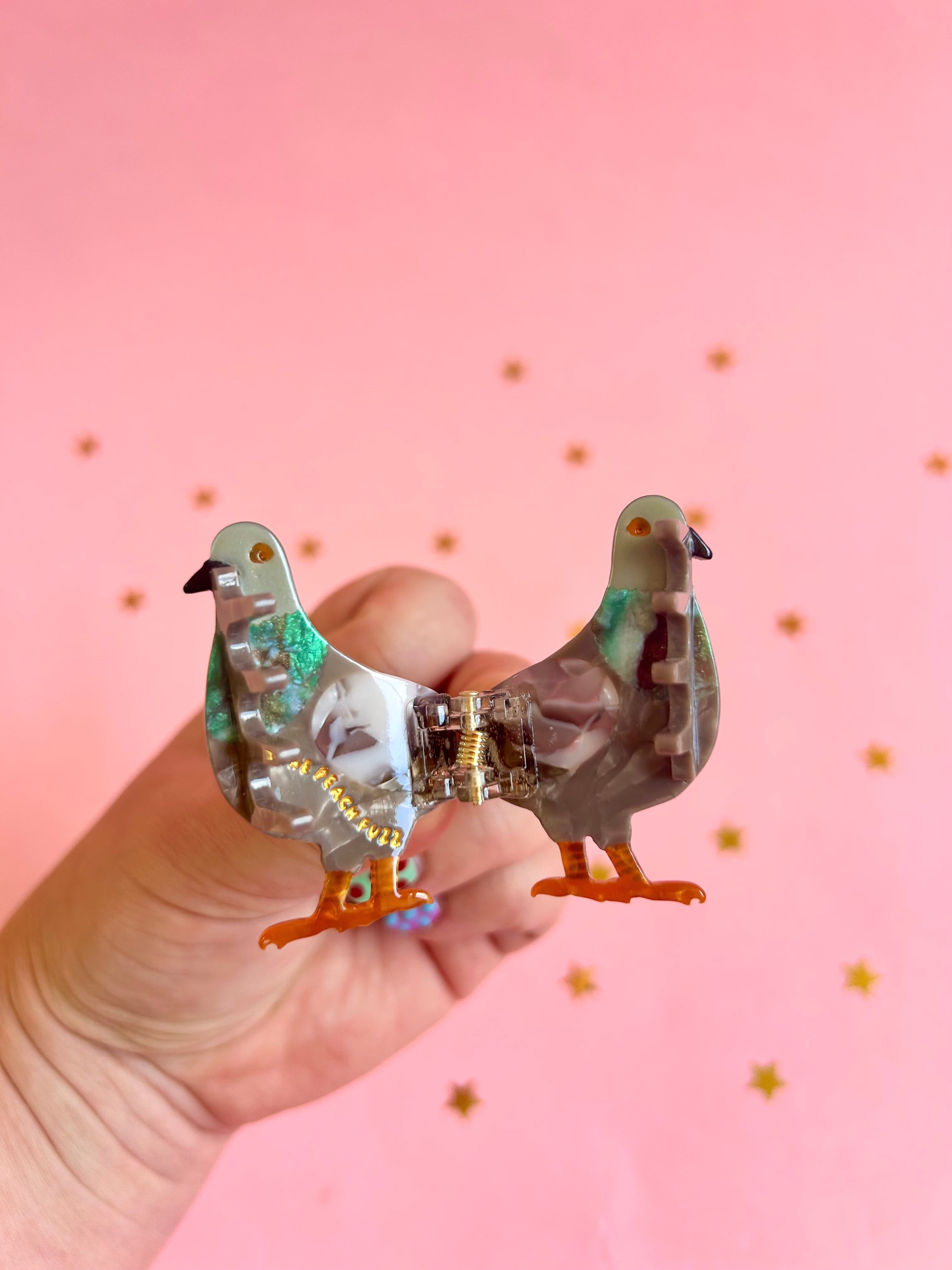 Mini Pigeon Hair Claw - The Peach Fuzz
