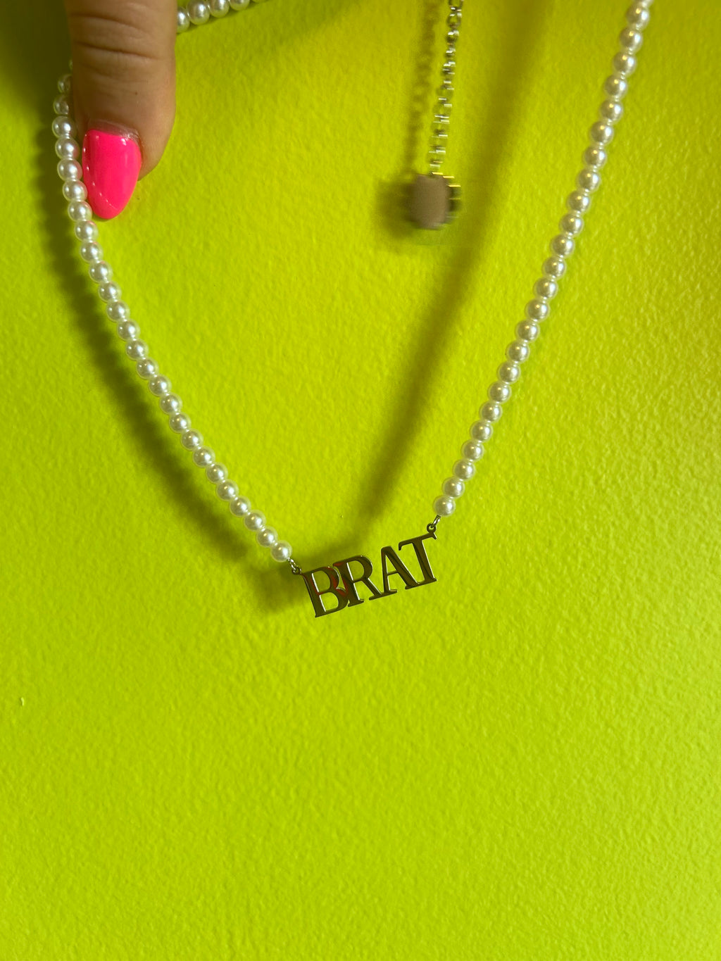 Brat Pearl Necklace - The Peach Fuzz
