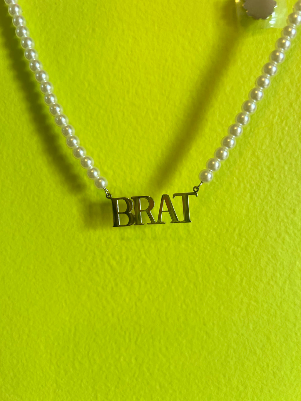 Brat Pearl Necklace - The Peach Fuzz