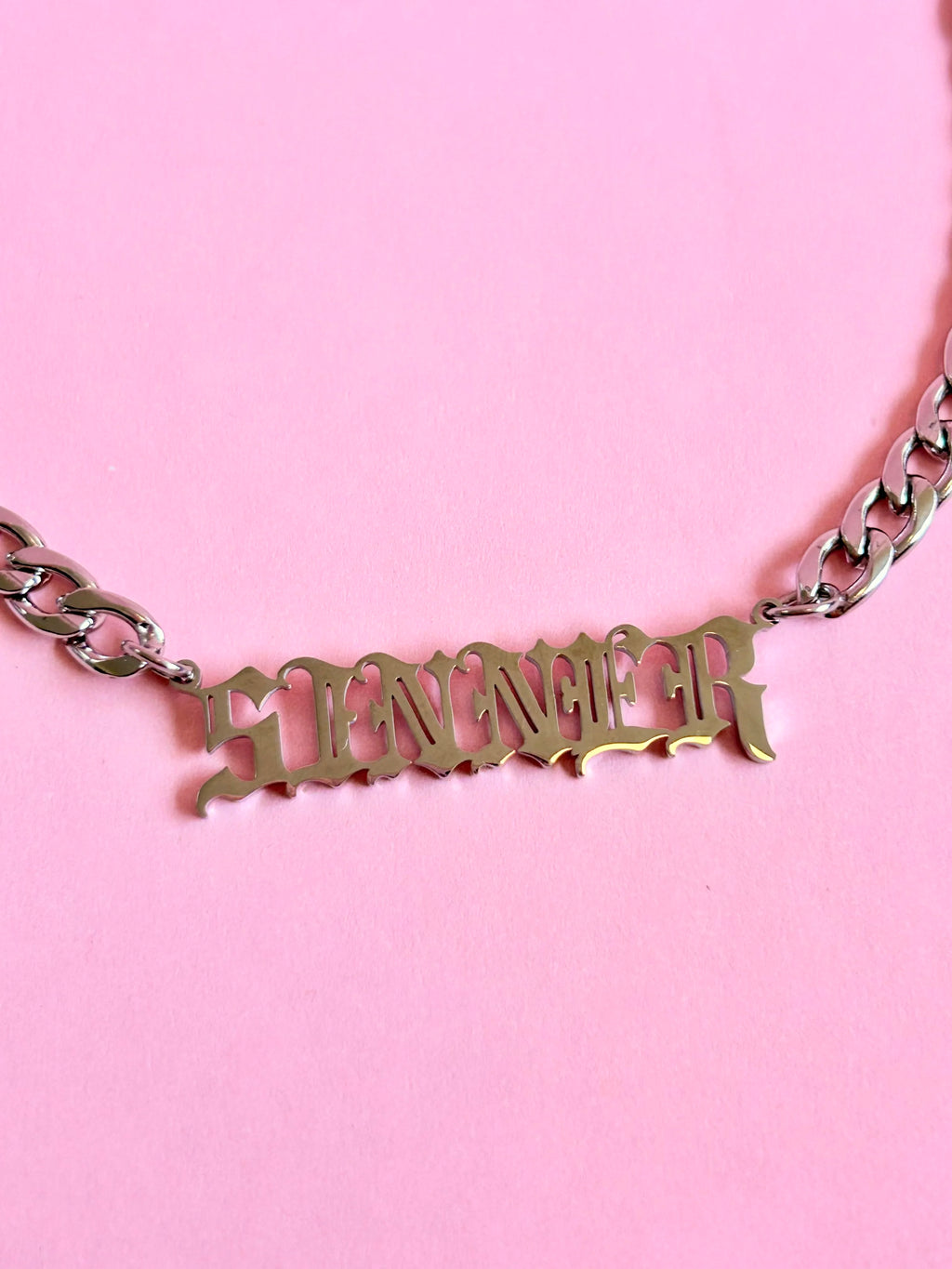 Sinner Nameplate Necklace - The Peach Fuzz