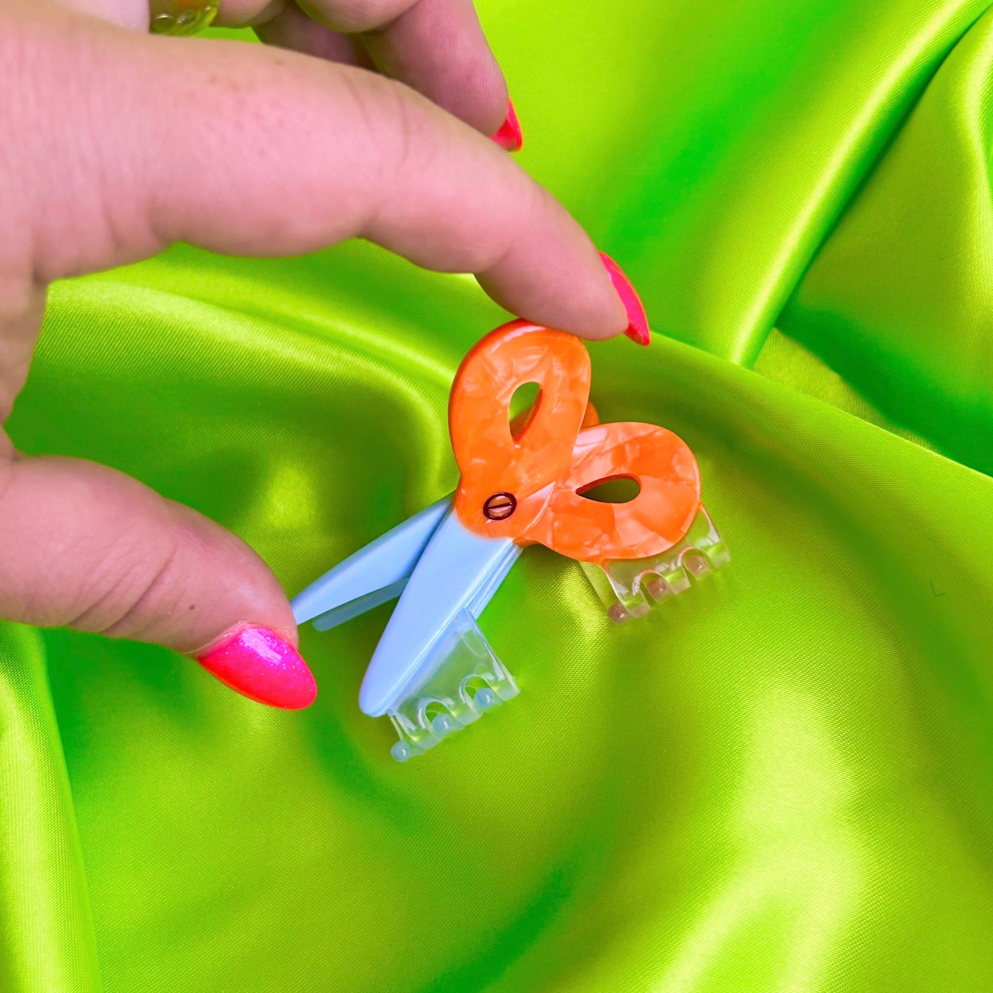 Mini Scissors Hair Claw