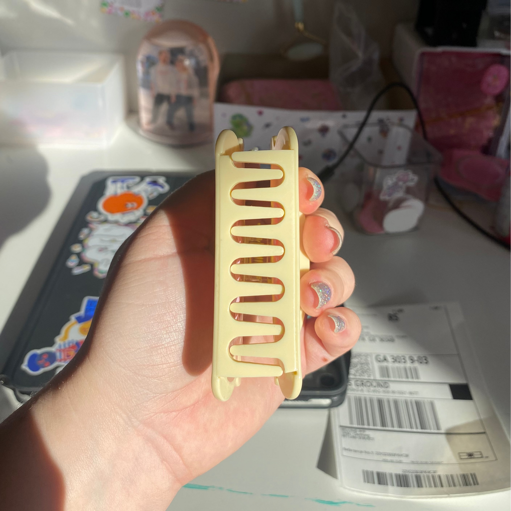 Hot Doggy Dog Hair Claw